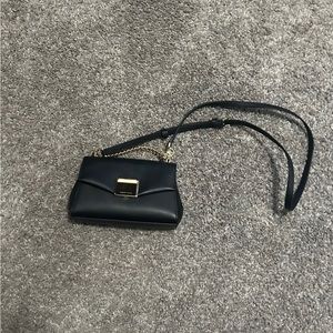 MICHAEL KORS LITA SMALL BLACK / GOLD LEATHER CROSSBODY BAG ( 35TOGXPC10 ).